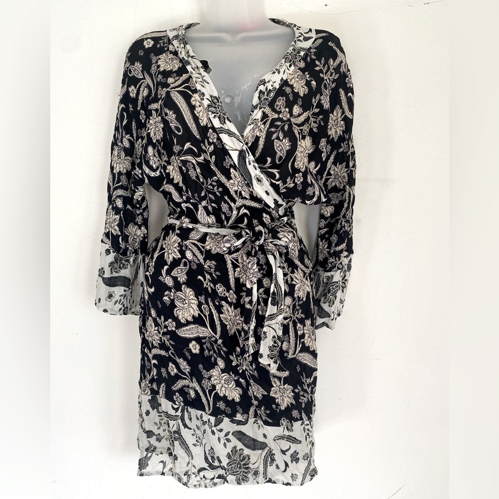 Vintage & So GLAM- Check Out Gorgeously Patterned & Embroidered Robe - Picture 3 of 12